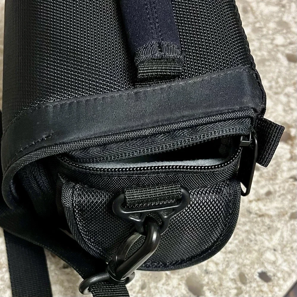 LowePro Edit 110 Black Camera Bag, Divider, Padded, Zipper, 5 Pockets